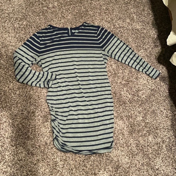 Jessica Simpson 3/4 sleeve maternity top - M. - Picture 5 of 8